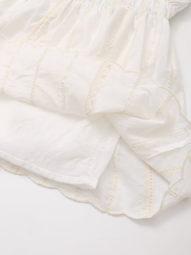 Summer Fashionable Elegant Elastic Waist Contrast Color Embroidered White Shorts Sets for Women