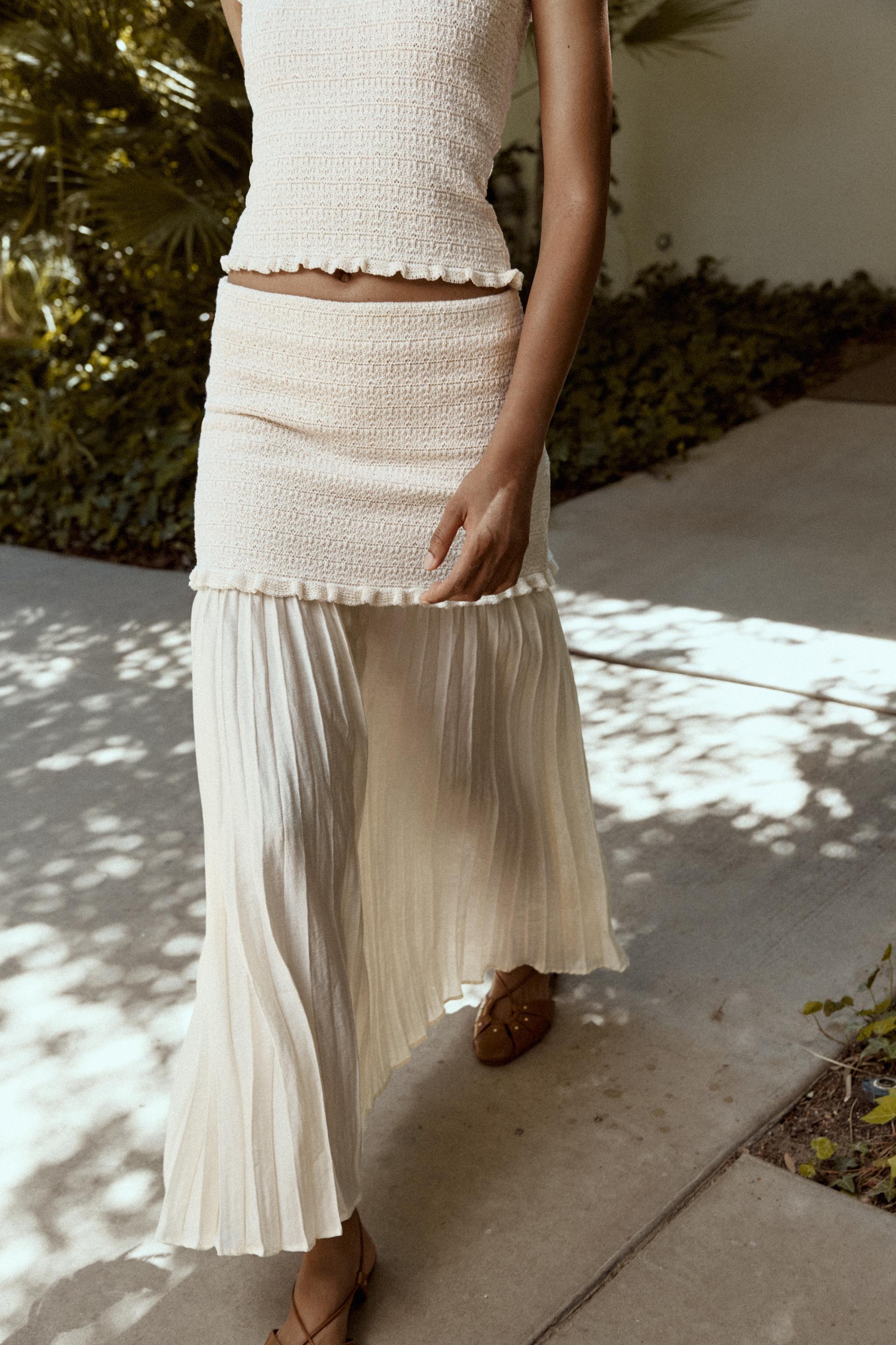 Summer Women Knitted off Neck Tube Top Pleated Stitching Skirt Set